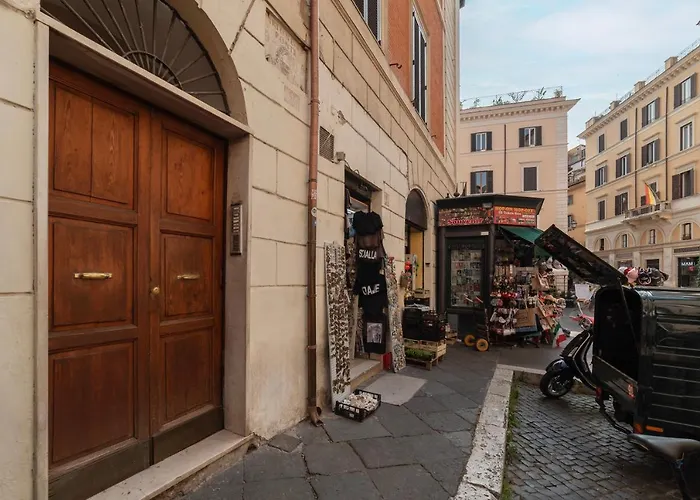 Guesthost - Piazza Navona Petite House